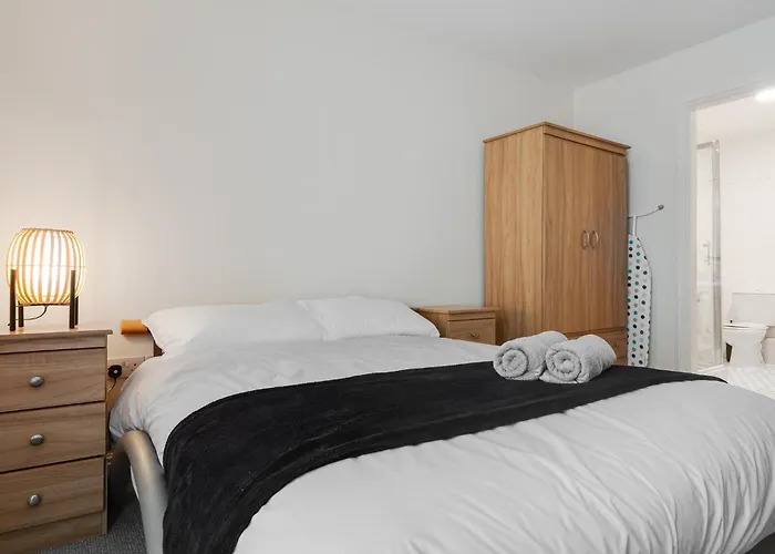 Brimmond Homes - Nr To Univ, Hospitals, O2 Apollo, Plab & 7 Mins To City Centre - Stylish, Modern & Secure 2 Bed, 2 Bath Apt With Allocated Free Parking