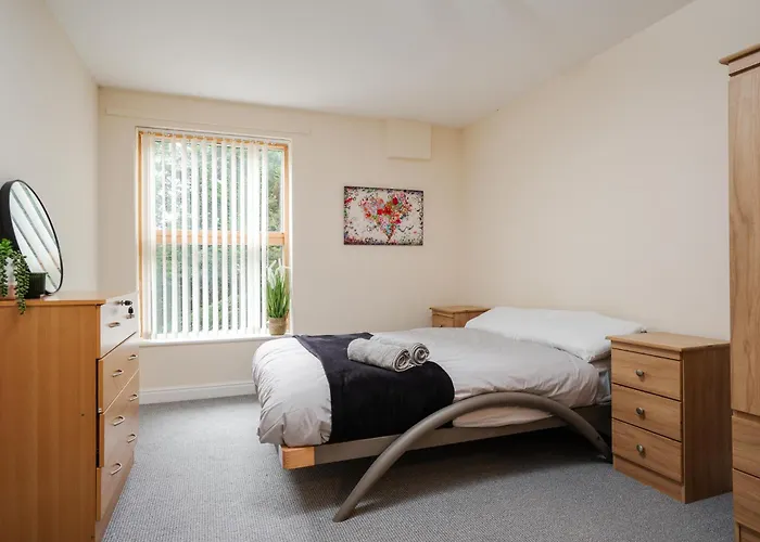 Brimmond Homes - Nr To Univ, Hospitals, O2 Apollo, Plab & 7 Mins To City Centre - Stylish, Modern & Secure 2 Bed, 2 Bath Apt With Allocated Free Parking