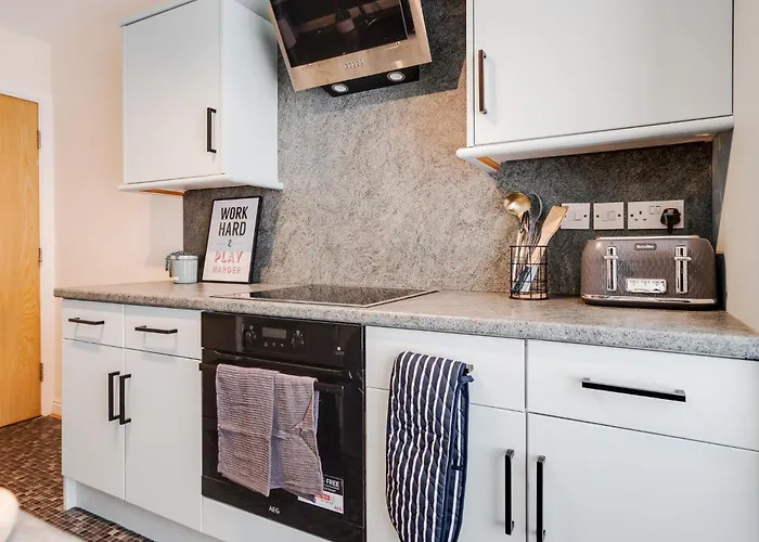 Brimmond Homes - Nr To Univ, Hospitals, O2 Apollo, Plab & 7 Mins To City Centre - Stylish, Modern & Secure 2 Bed, 2 Bath Apt With Allocated Free Parking